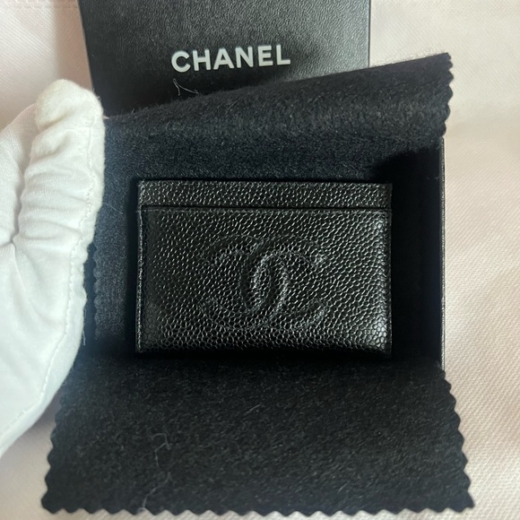 CHANEL Textured Black Card Holder - Picture 4 of 11